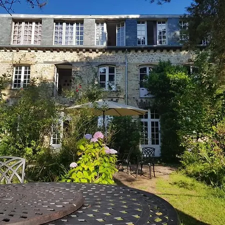 Maison d'hôtes Manoir Du Tertre Au Coeur De La Forêt De Brocéliande *